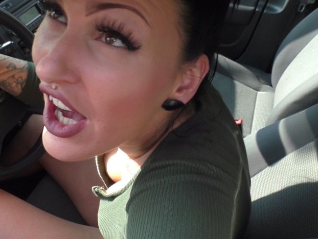 Voll ins Auto gespri**t! Riesen Sauerei!