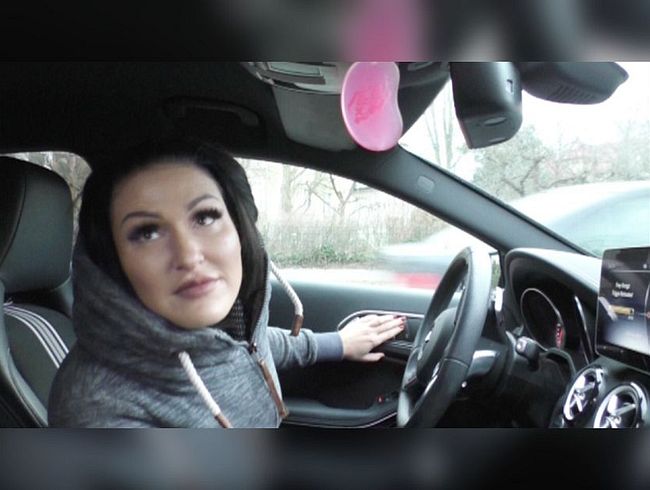 Mira Grey Porno Video: Anhalter fi**t mich! sper*a statt Auskunft